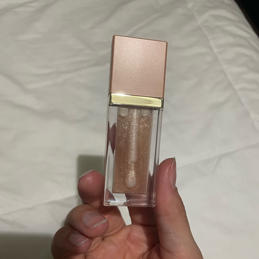 COMPLEX CULTURE lip gloss